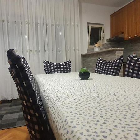 Apartmani Matea โตรกีร์ ภายนอก รูปภาพ