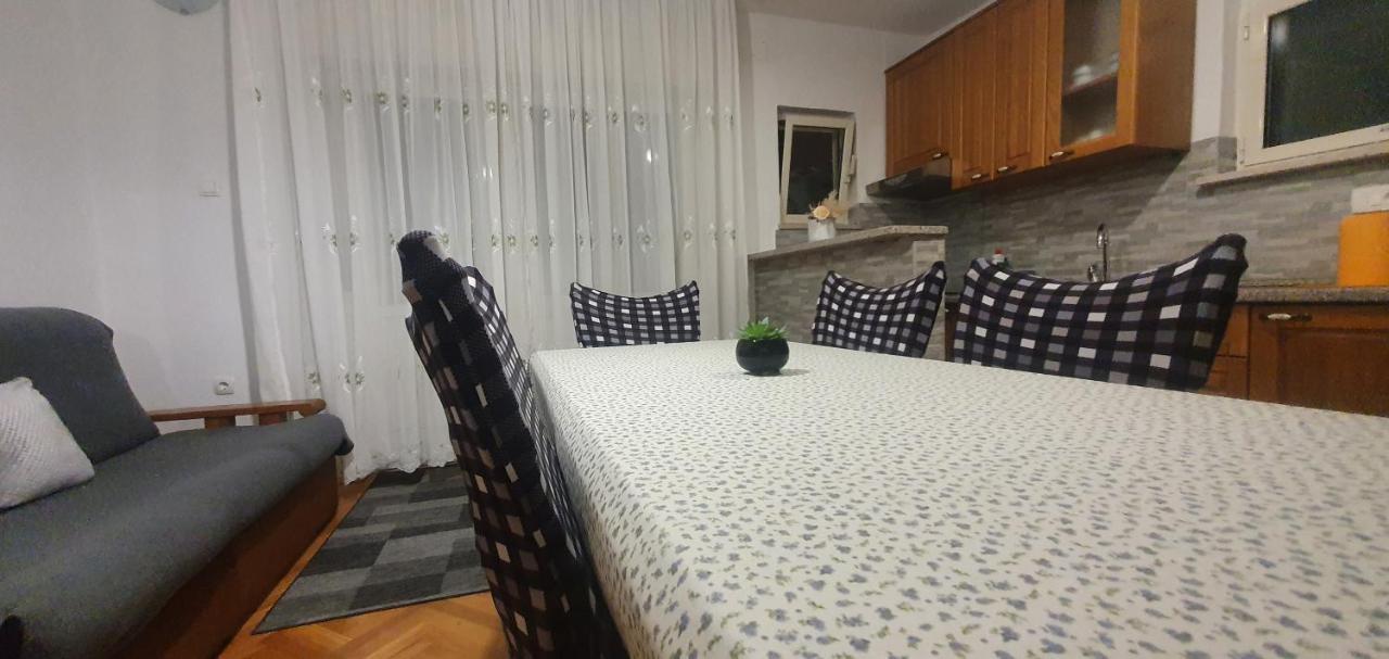 Apartmani Matea โตรกีร์ ภายนอก รูปภาพ