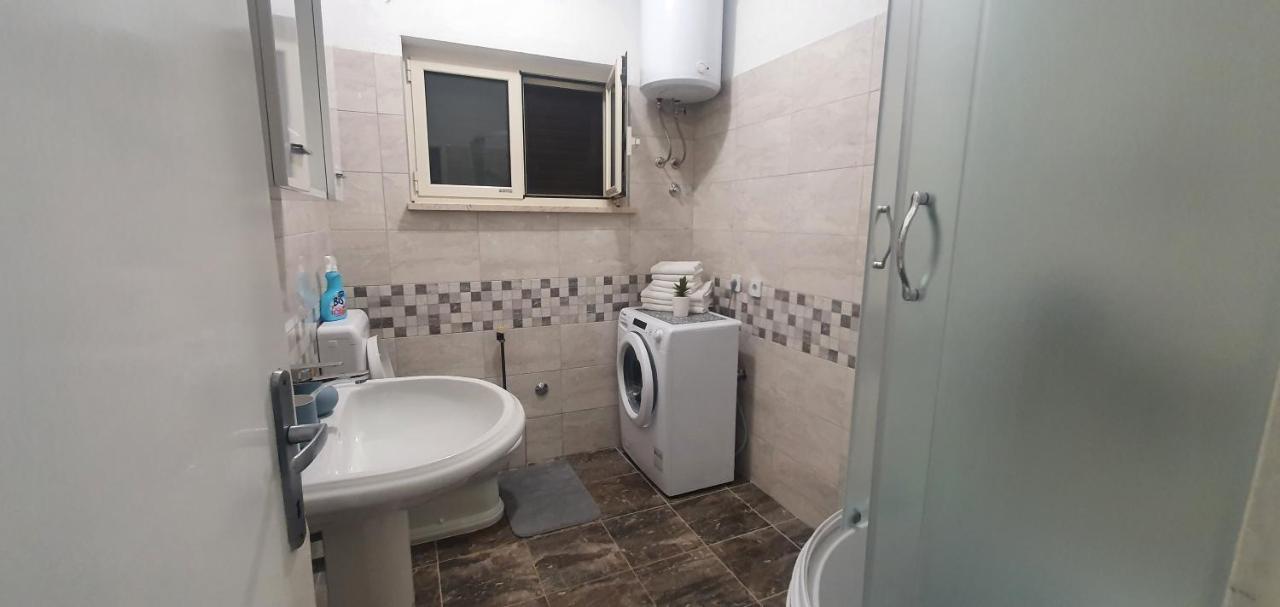 Apartmani Matea โตรกีร์ ภายนอก รูปภาพ