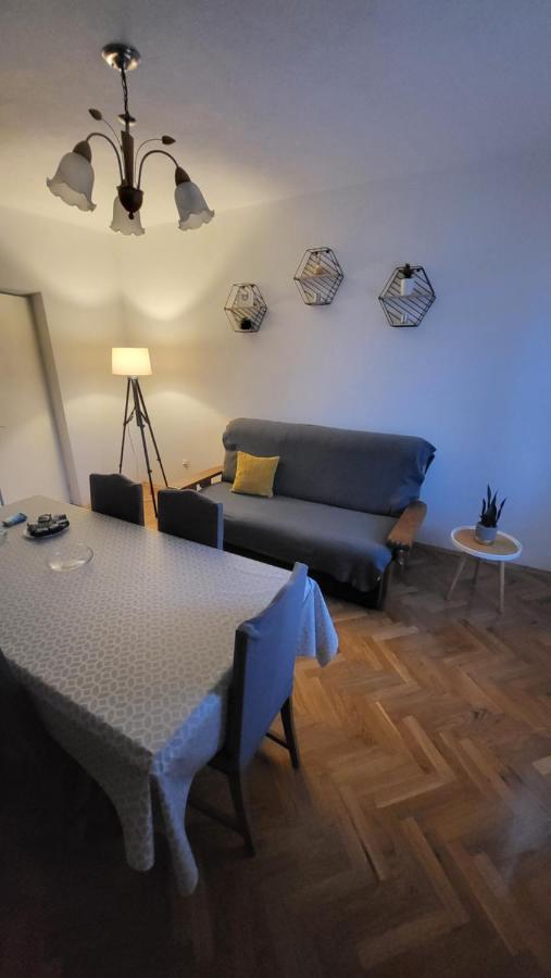 Apartmani Matea โตรกีร์ ภายนอก รูปภาพ