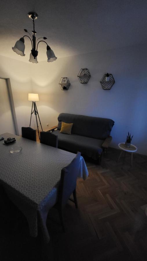Apartmani Matea โตรกีร์ ภายนอก รูปภาพ